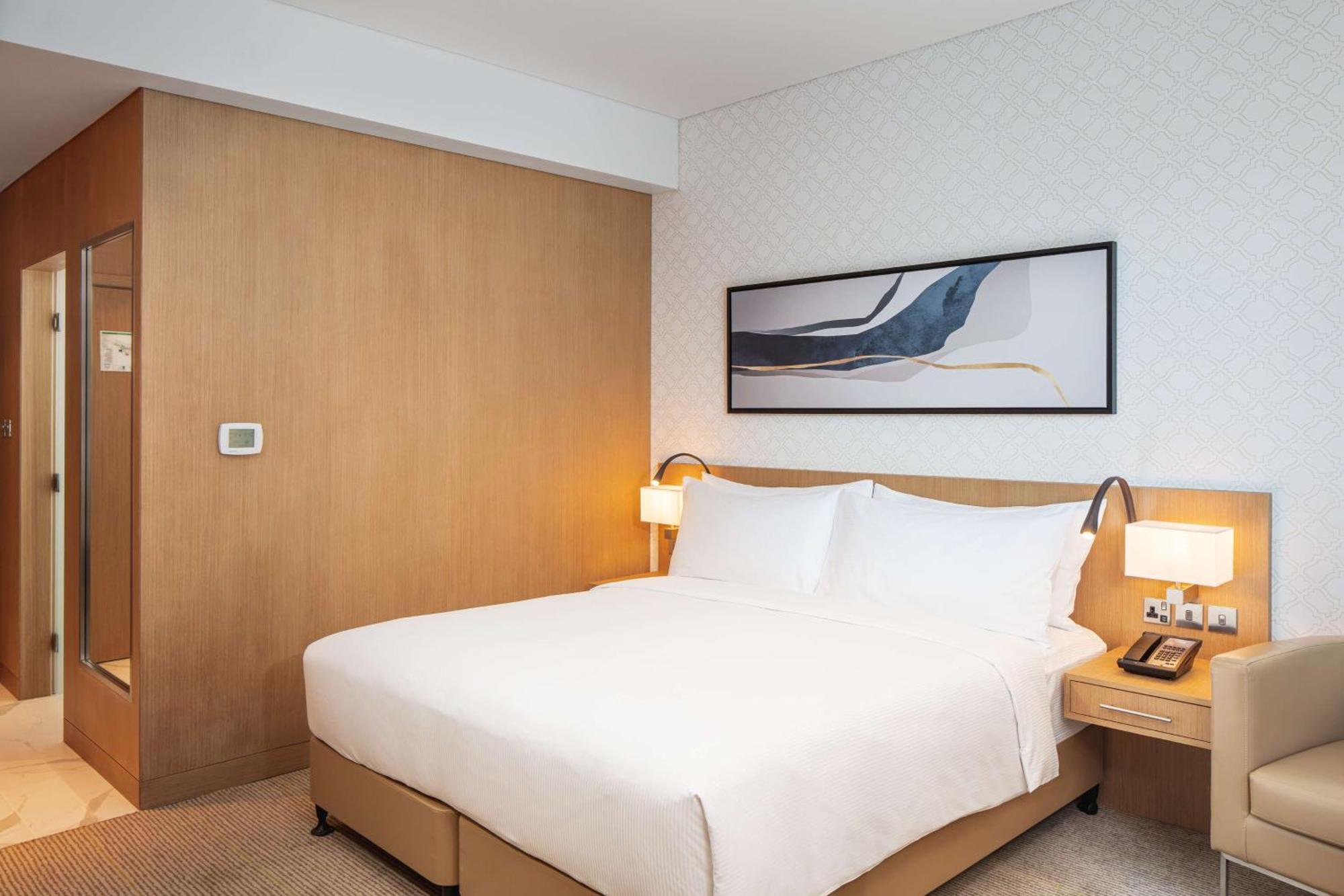 Doubletree By Hilton Fujairah City Exterior foto A room at the hotel
