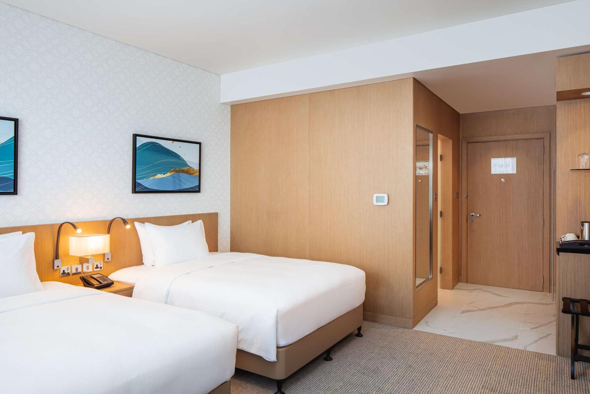 Doubletree By Hilton Fujairah City Exterior foto A room at the hotel
