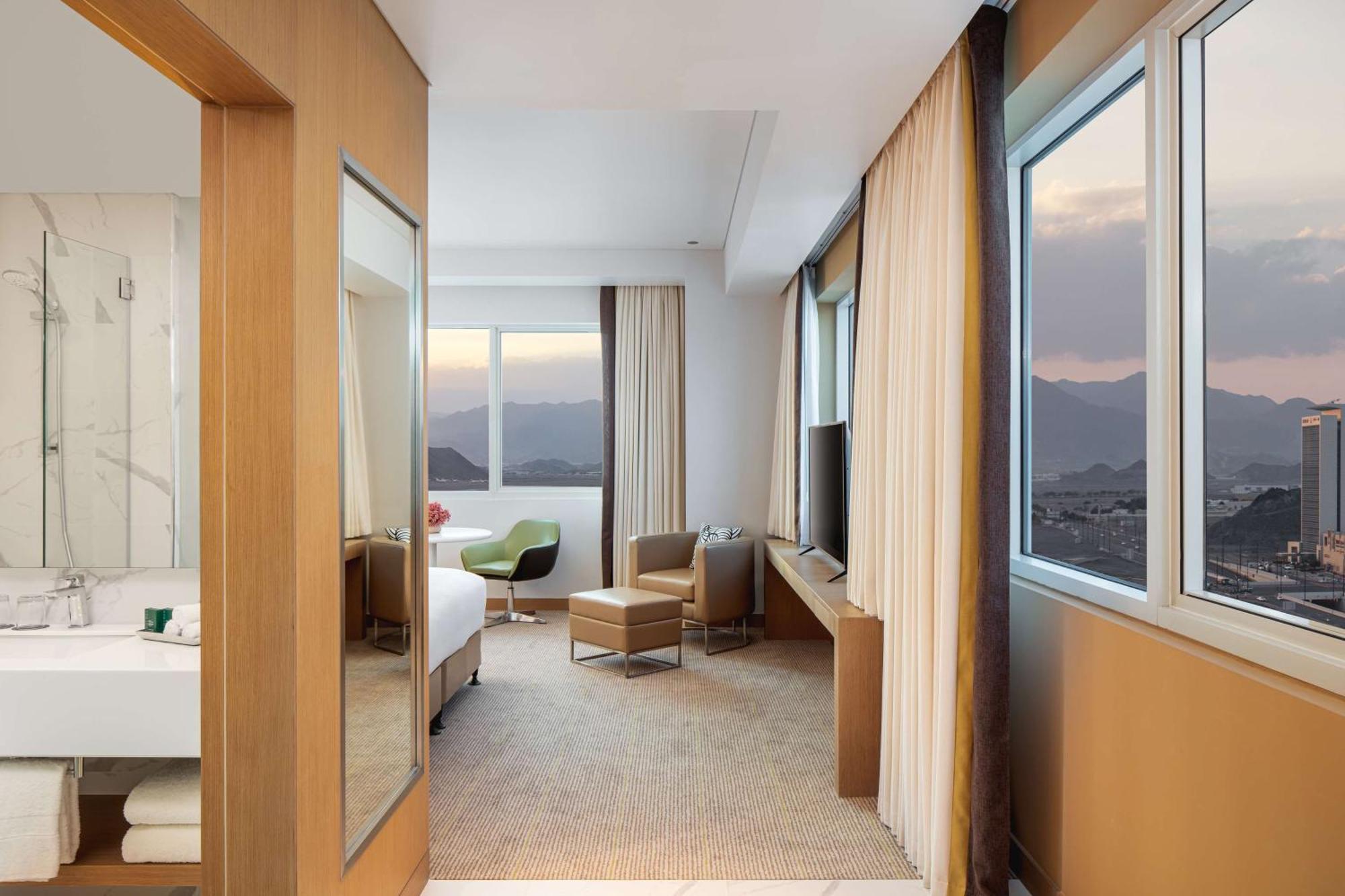 Doubletree By Hilton Fujairah City Exterior foto A room at the hotel